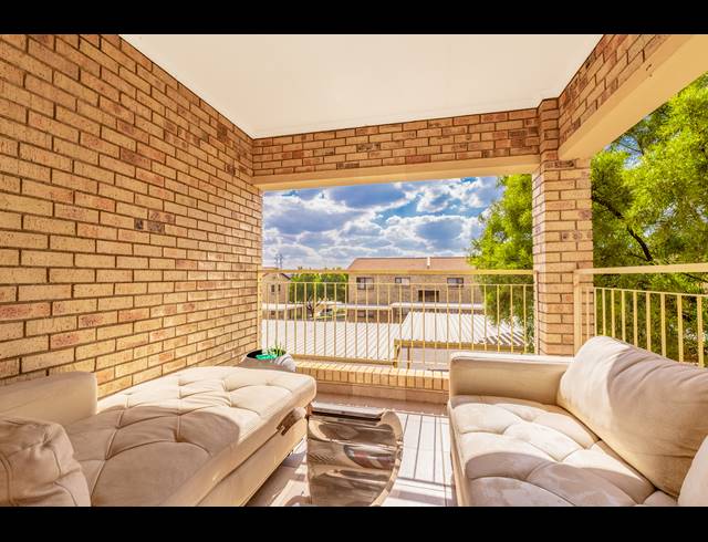 2 BEDROOM APARTMENT FOR SALE IN MAROELADAL
